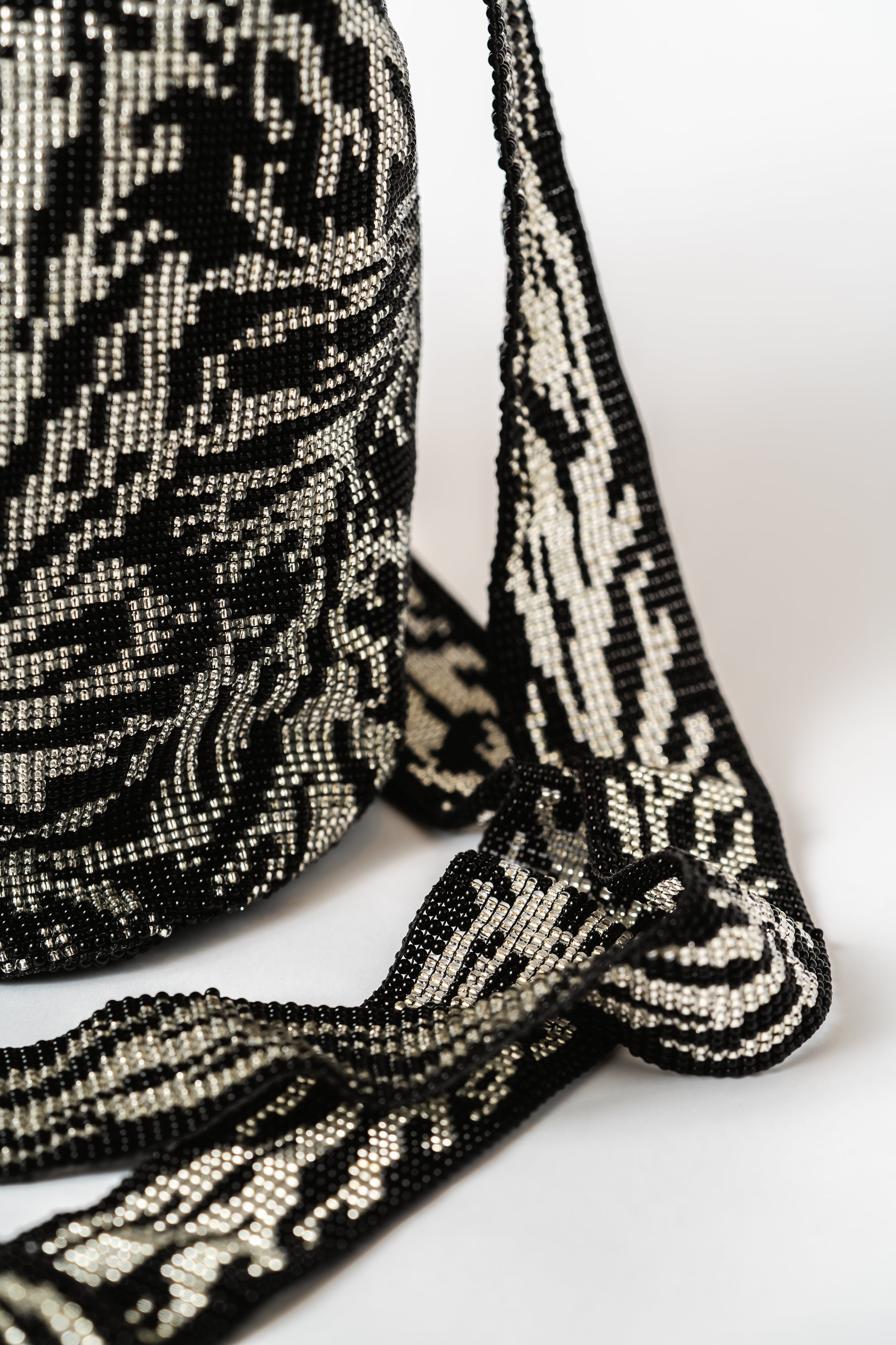 AA Artibiana in Black & Grey