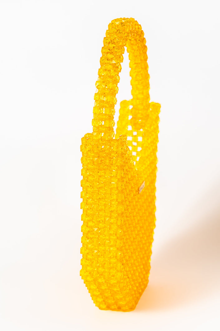 Bolso con cuentas hechas a mano y acrílico amarillo