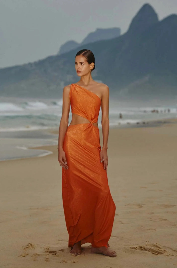 Model wearing the Durazno-colored Luana Dress, showcasing its elegant one-shoulder design and twisted top detail.