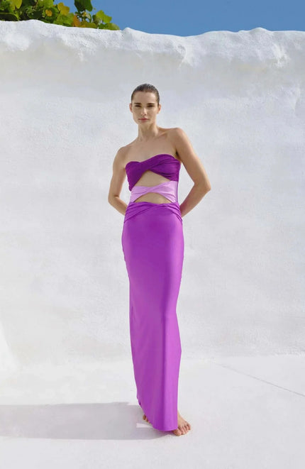 Side view of the Ola Maxi Dress in Efímero, emphasizing the figure-hugging fit and elegant drape of the maxi-length skirt.