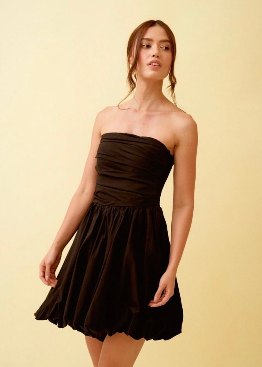 Ana de Galza | Short Black Dress