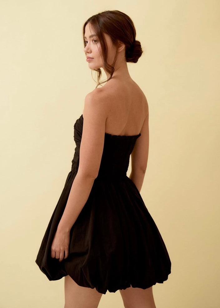 Ana de Galza | Short Black Dress